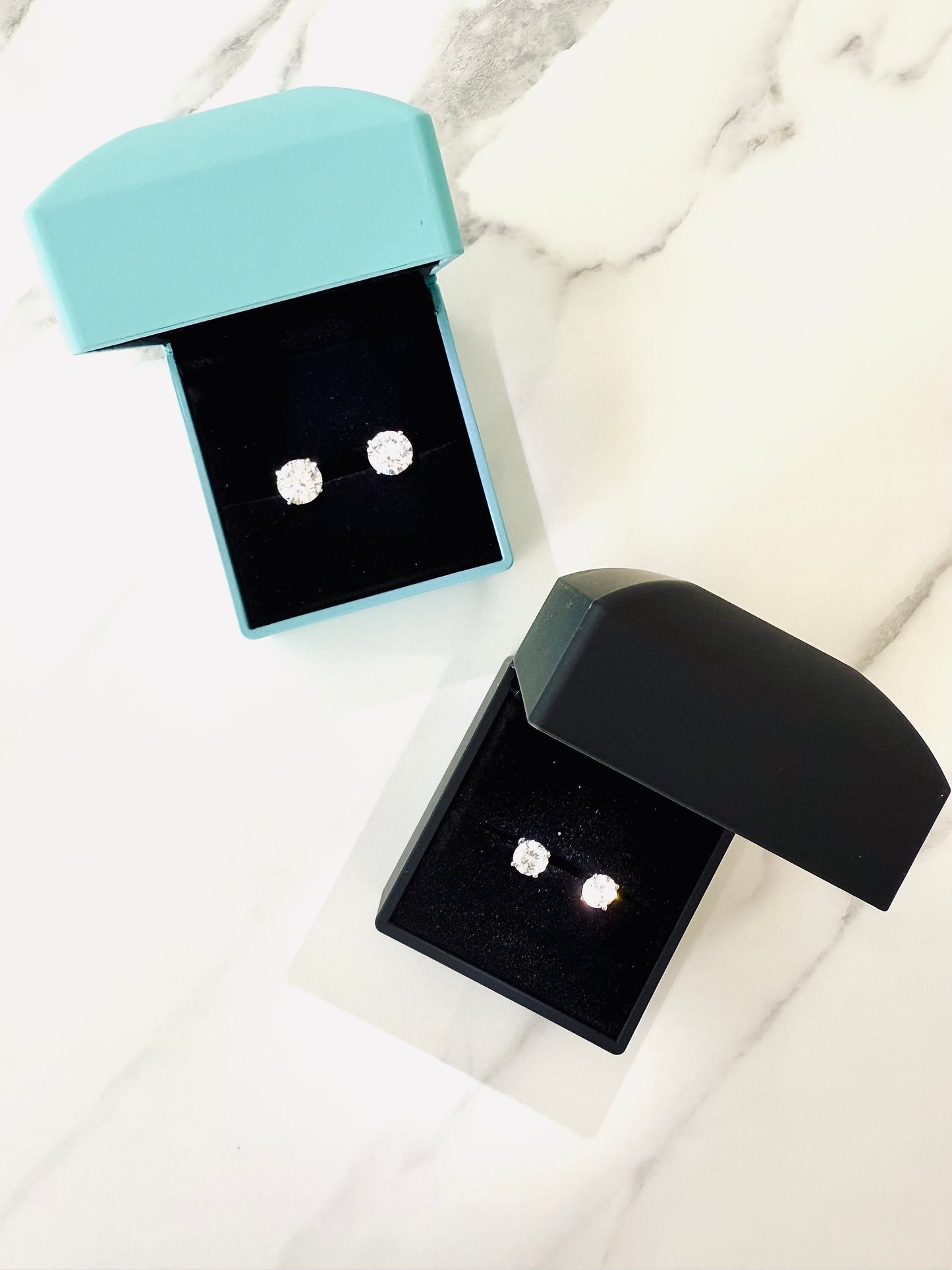 Stud earrings Round shape