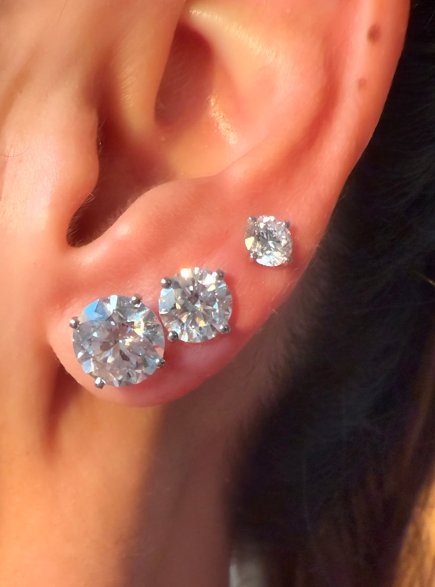 Stud earrings Round shape